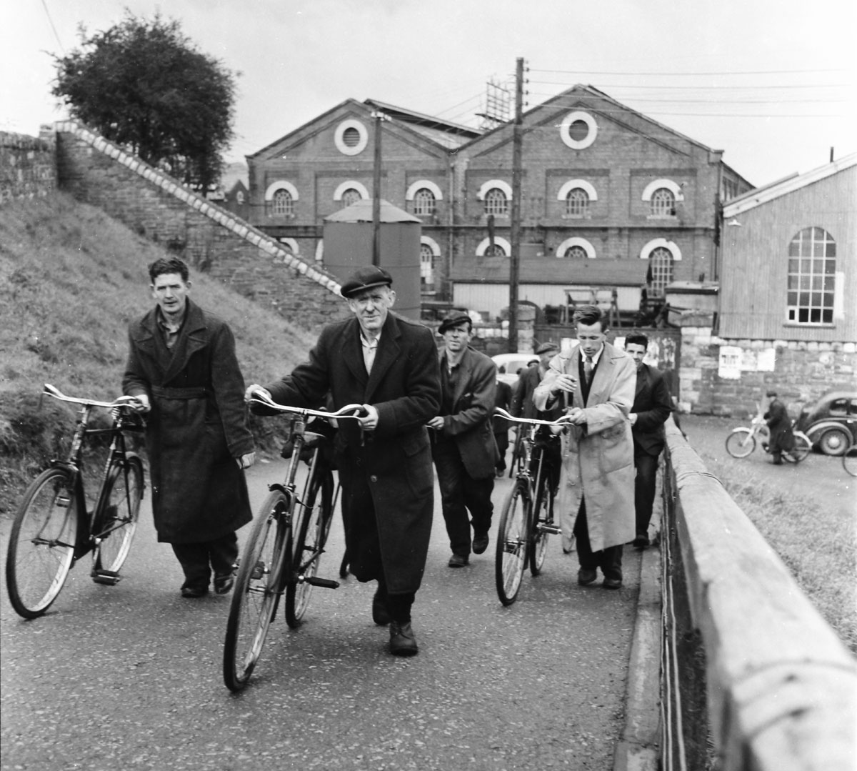 1958 Workers leaving the GNR in Dundalk