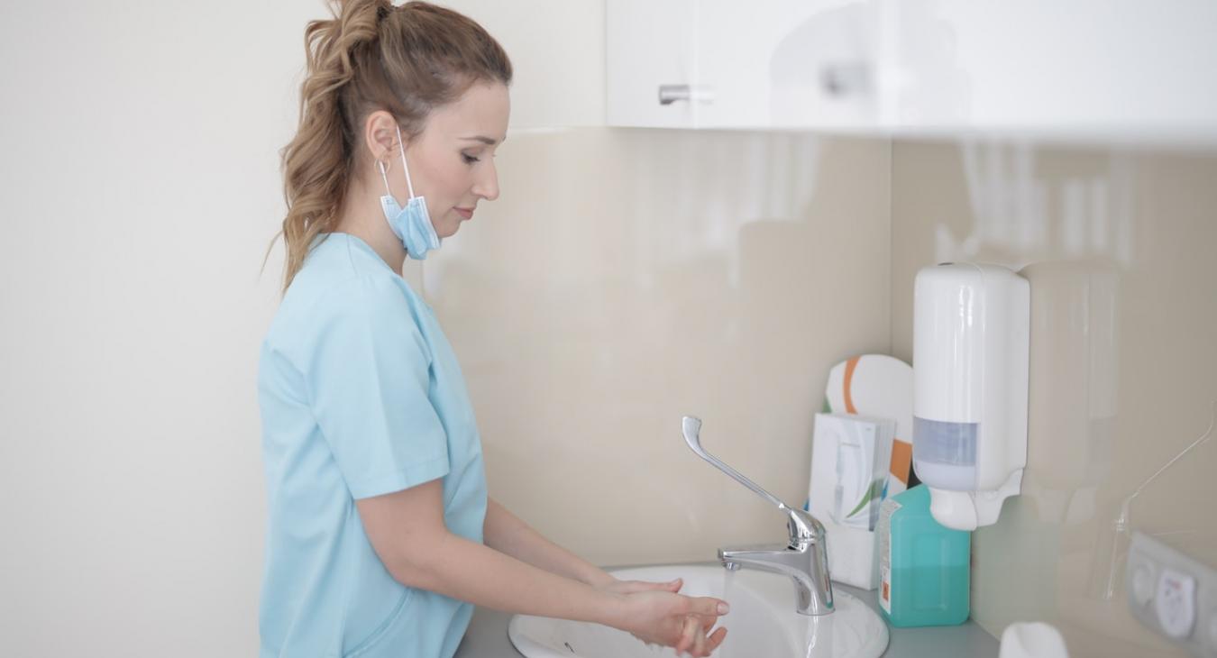 washing hands medic
